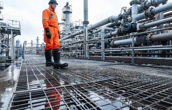 Oil resistant work boots